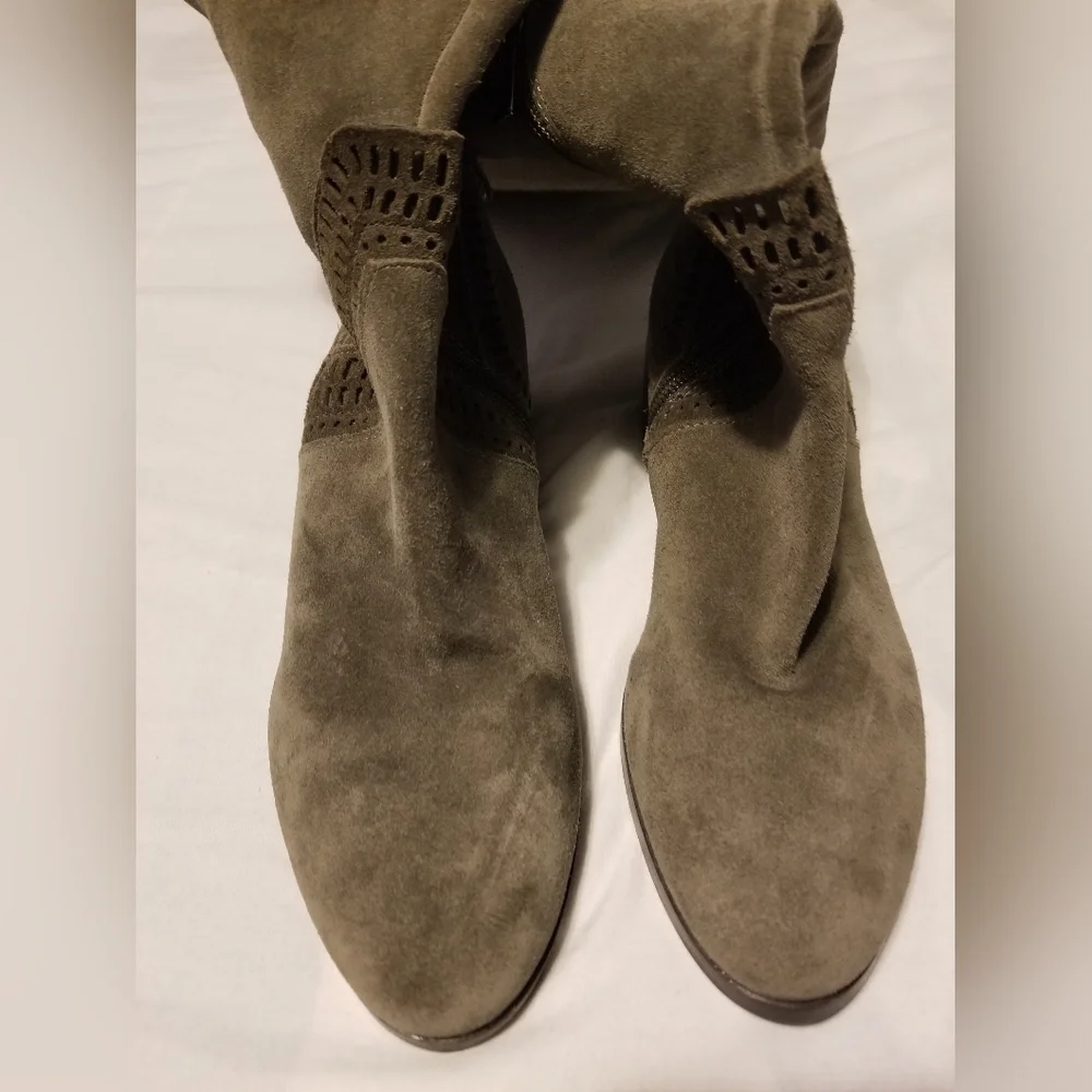 NWOT Vince Camute Karinda Over the Knee Boot Size 5M Color Olive Green/Gray